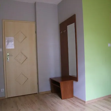 Warnenczyka 85a Bezplatny Parking, Faktura, Prywatna Lazienka, Klimatyzacja 제수프