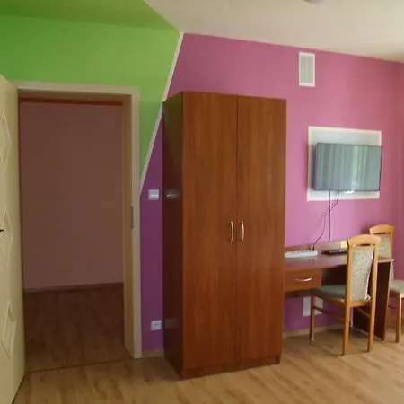 Homestay Warnenczyka 85A Bezplatny Parking, Faktura, Prywatna Lazienka, Klimatyzacja Rzeszow