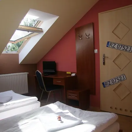 Homestay Warnenczyka 85A Bezplatny Parking, Faktura, Prywatna Lazienka, Klimatyzacja Rzeszow
