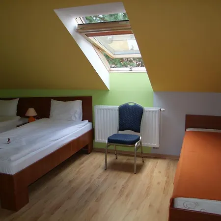 Warnenczyka 85A Bezplatny Parking, Faktura, Prywatna Lazienka, Klimatyzacja Pansiyon Rzeszow