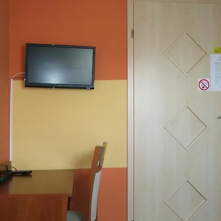 Warnenczyka 85a Bezplatny Parking, Faktura, Prywatna Lazienka, Klimatyzacja ホームステイ *