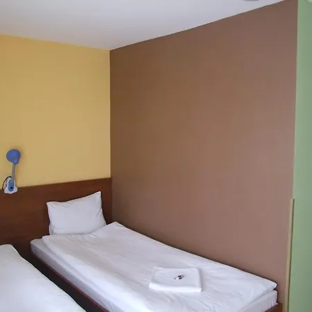 Homestay Warnenczyka 85A Bezplatny Parking, Faktura, Prywatna Lazienka, Klimatyzacja Rzeszow