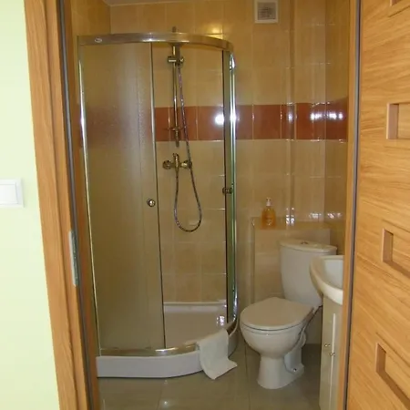 Warnenczyka 85a Bezplatny Parking, Faktura, Prywatna Lazienka, Klimatyzacja ホームステイ ジェシュフ