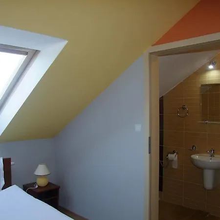 Warnenczyka 85a Bezplatny Parking, Faktura, Prywatna Lazienka, Klimatyzacja ホームステイ ジェシュフ