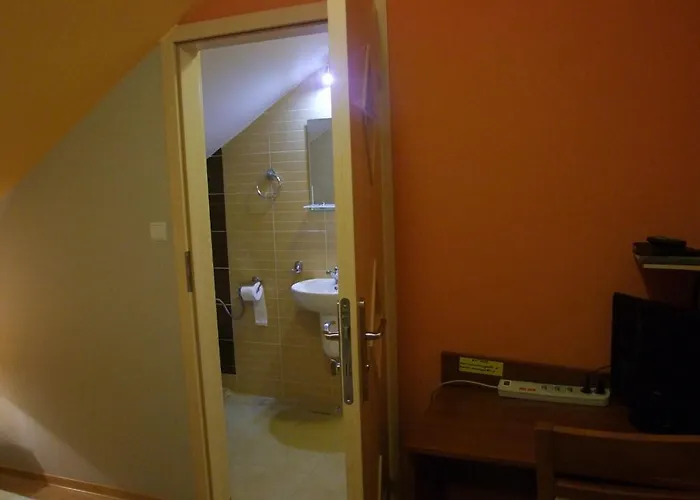 Warnenczyka 85A Bezplatny Parking, Faktura, Prywatna Lazienka, Klimatyzacja Homestay Rzeszow