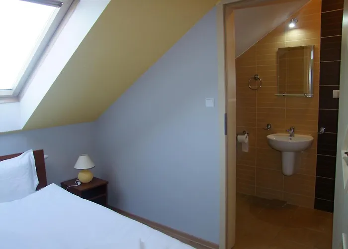 Warnenczyka 85A Bezplatny Parking, Faktura, Prywatna Lazienka, Klimatyzacja Homestay